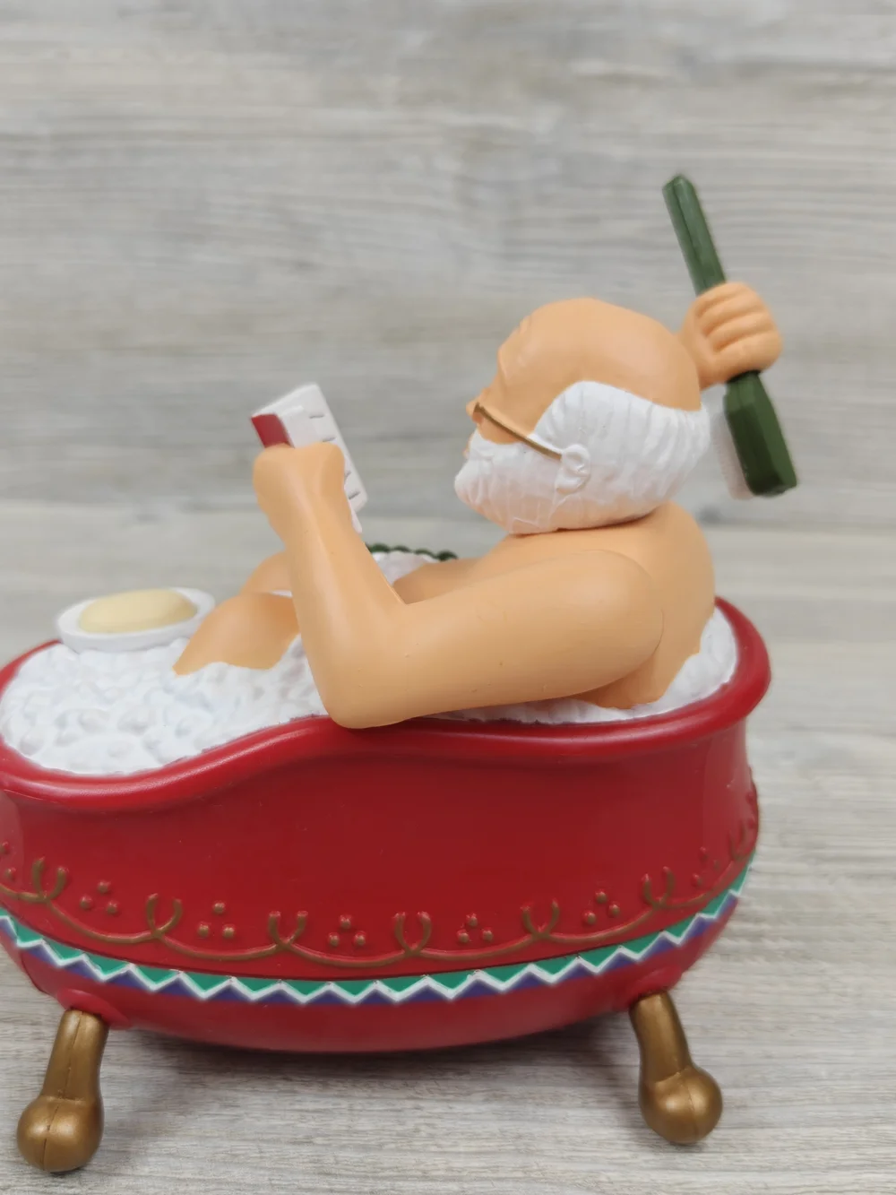 Vintage Santa Bathing Animated Electronic Christmas Decoration Tested w/ Box